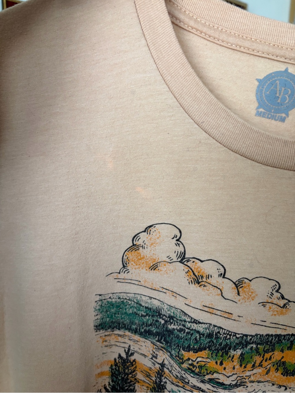 Yellowstone National Park Graphic Tee - Tan Medium flaws - Picture 3 of 8